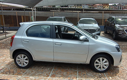 Toyota Etios 1.5 X PLUS 16V FLEX 4P AUTOMÁTICO