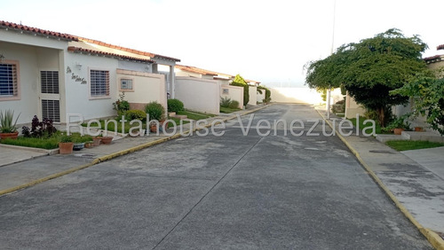 Casa En Venta, Rafael Gamarra Trae Para Ud, 2e11232, Bella En Urbanizacion Privada De Cabudare Comedor, 4 Habitac Y 2 Baños, Estacionamiento Para 3 Vehiculos Con Porton. Tanque Subterraneo 4000 Lts