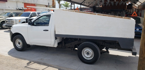 Imagen 6 de 13 de Nissan Np300 2.5 Estacas Dh Aa Mt 2016