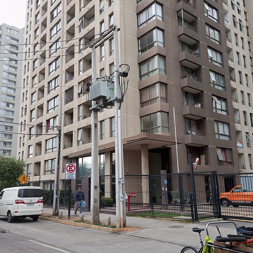 Vende Dpto 3d-1b Y 2 Estacionamientos. Metro Hospitales