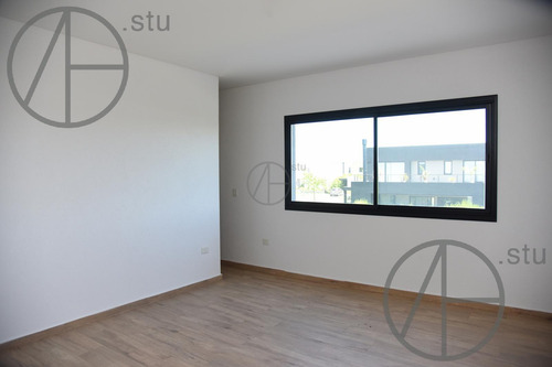 Casa En Venta De 5 Ambientes En Puertos