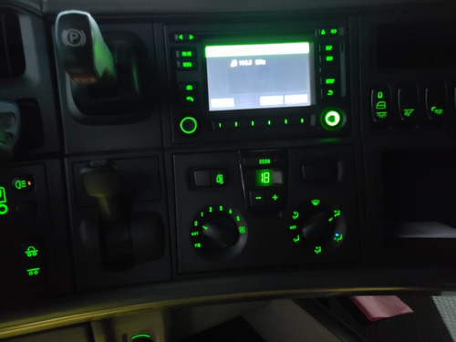 Scania R 440 Streamline 8x2 Ano 2014 (# Volvo # Mercedes )