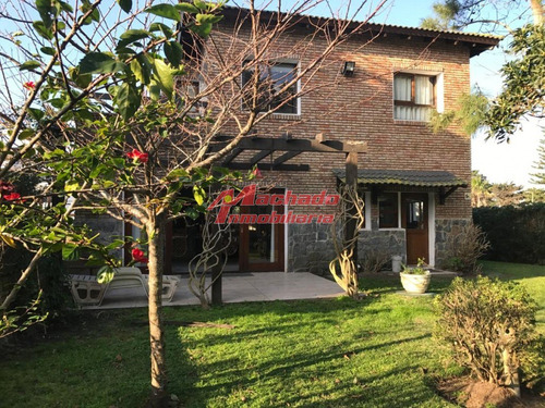 Hermosa Casa En Brava- Ref: 3983