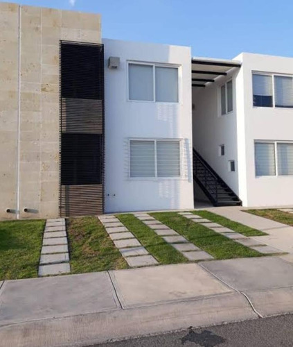 Imagen 1 de 10 de Bonito Departamento Duplex En Venta O Renta En Fraccionamiento Tres Cantos Qro.