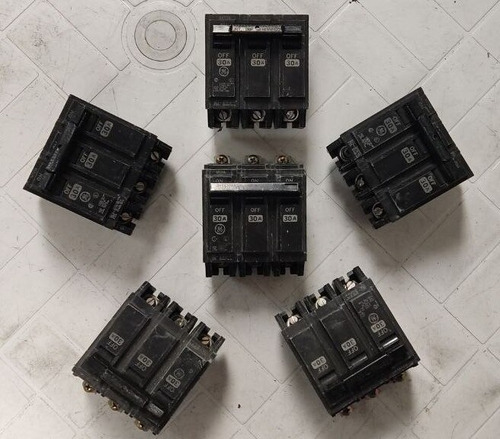 Breaker General Electric Trifásico 30 Amp Thqb. (Usado)