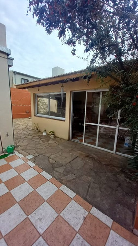 Imagen 11 de 12 de Casa En Venta De 3 Ambientes C/ Cochera En Quilmes