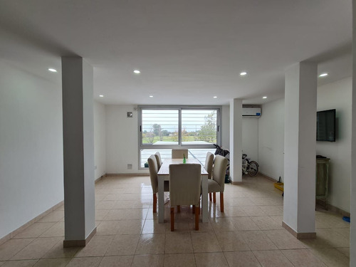 Imagen 3 de 9 de Departamento En Venta En Villa De Mayo