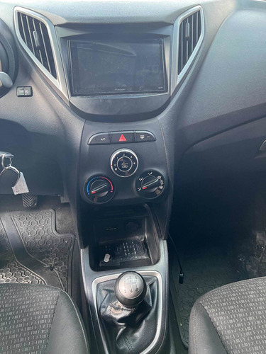 Imagem 17 de 20 de Hyundai Hb20 2017 1.0 Comfort Plus Flex 5p