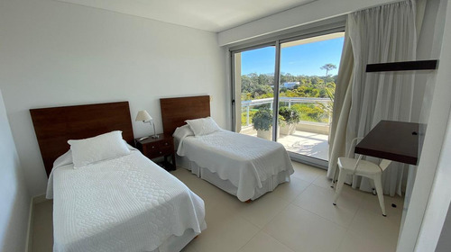 Imagen 23 de 30 de Apto Con Vista Al Mar, Parrillero Propio, 3 Suites Servicio, Temp 2022 - Playa Brava