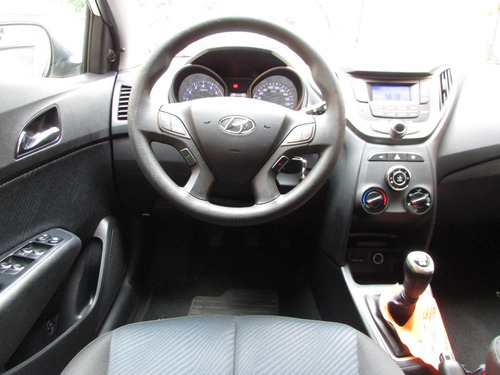 Imagem 4 de 11 de Hyundai Hb20 2015 1.6 Comfort Plus Flex 5p