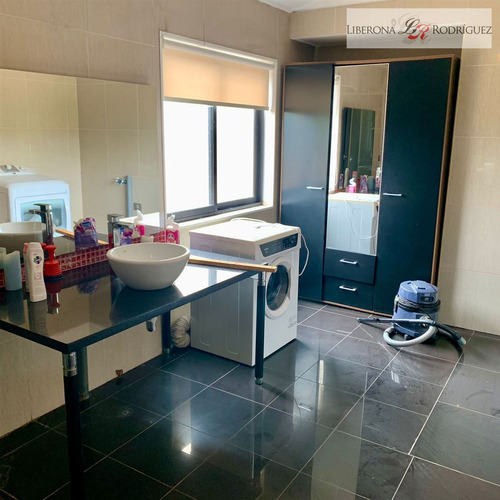 Casa En Venta De 8 Dorm. En Quilpué