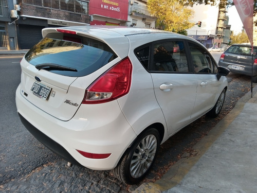 Ford Fiesta 1.6l Se Año 2015 Blanco Permuto Financio