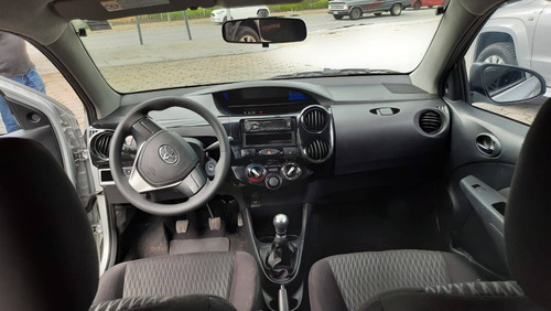 Imagem 9 de 10 de Toyota Etios 1.3 X 16v Flex 4p Manual