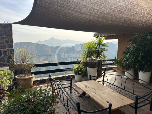 Casa En Venta De 3 Dorm. En Lo Barnechea Arrayán