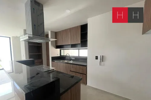 Casa En Venta En Lomas De Angelópolis.