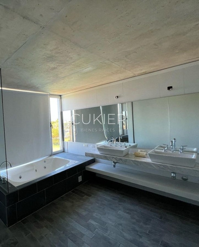Imagen 17 de 18 de Alquiler De Temporada Y Alquiler De Apartamento 2 Dormitorios A Estrenar Duplex Con Piscina Propia Y Primera Linea Al Mar En Punta Ballena