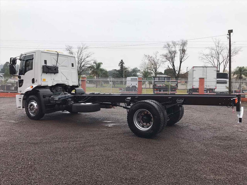 Imagem 7 de 11 de Caminhao Ford Cargo 1719