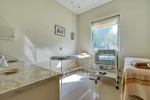 Arriendo, Centro De Salud Con Excelentes Instalaci...