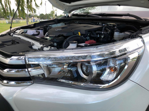 Imagen 13 de 16 de Toyota Hilux 2018 2.8 Cd Srx 177cv 4x2 At