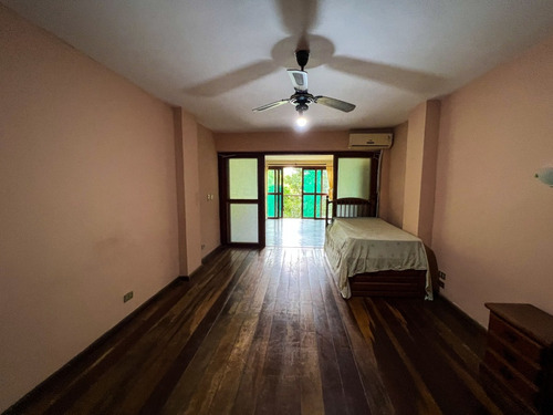 Casa Dois Andares 140 M/q Dentro De Clube Em Meio A Floresta