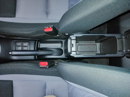 Imagen 10 de 14 de Toyota Prius C Hybrid 2020