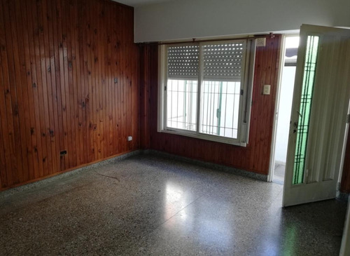 Imagen 3 de 7 de Venta Ph 3 Ambientes Con Fondo En Linda Zona De Moron