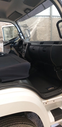 Imagem 12 de 14 de Iveco Vertis Com Bau De 7.50 Comprimento Ano 15