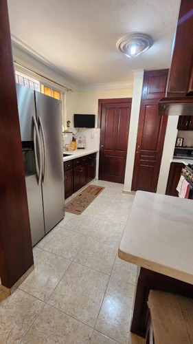 Casa En Venta De 2 Niveles En Valle Verde Santiago