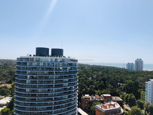 Excelente Oportunidad Departamento De 3 Dormitorios En Edificio Con Todos Los Servicios , Punta Del Este