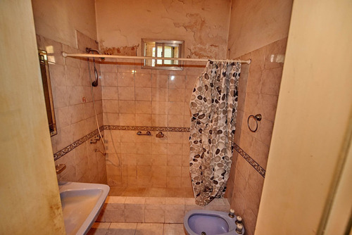 Imagen 17 de 20 de Venta Casa 3 Amb Con Local Y Parque, Berazategui