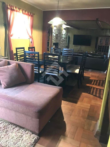 Casa En Venta De 5 Dorm. En Ñuñoa