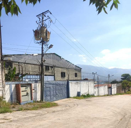 Alquilo Galpón Industrial 2600 M2 , 2b, 3ofic., 5 Ptos Guatire 7374