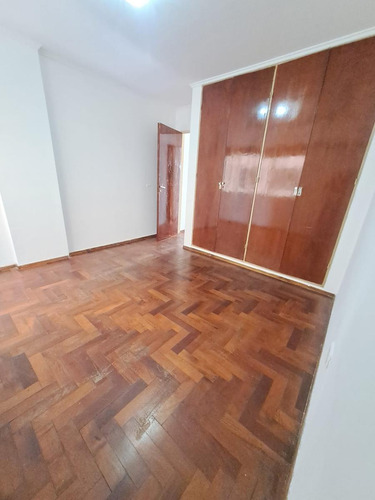 Departamento En Venta 2 Dormitorios Con Balcón. Centro. Sobre Vélez Sarfield
