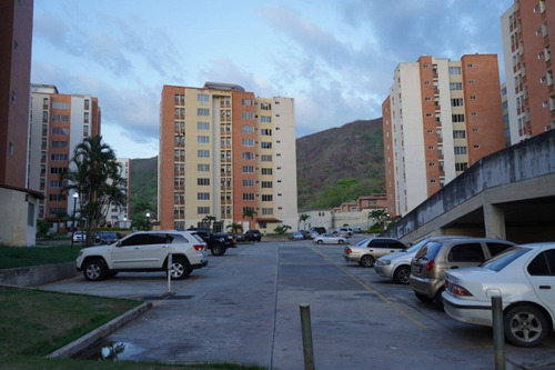 Imagen 2 de 10 de Katherine Castillo Vende Apartamento Amoblado Doral Country Naguanagua 60 Mtrs2