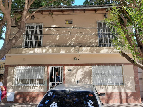 Imagen 1 de 19 de Casa De 3 Dormitorios - Barrio Triángulo