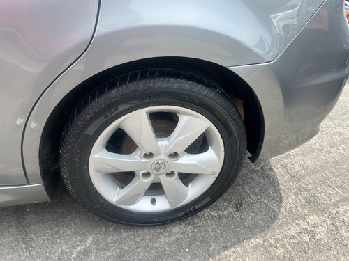 Nissan Tiida 1.8 Sl Flex 5p