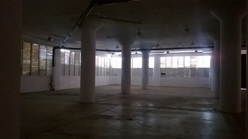 Imagen 13 de 13 de #1621 Local P.b. 1.200m2 Boleita Norte.