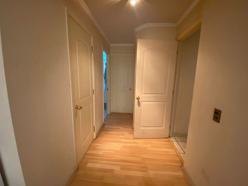Casa En Venta De 4 Dorm./3 Baños/pieza Y Baño De Servicio