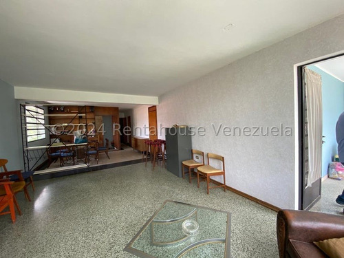 Extraordinaria Planta Alta Con Excelente Ubicación En La Floresta. Mls # 25-3270 Lp