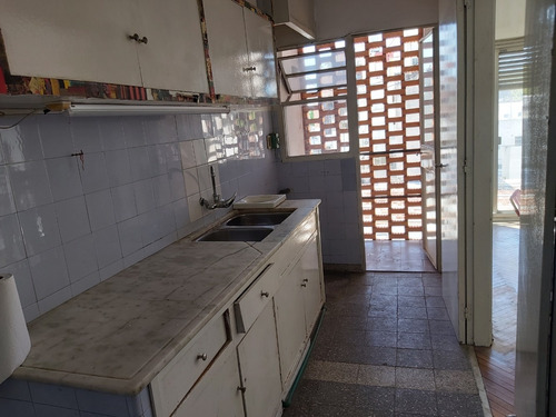Imagen 12 de 14 de Apartamento Con Renta 1 Dormitorio Al Frente Centro Ascensor .