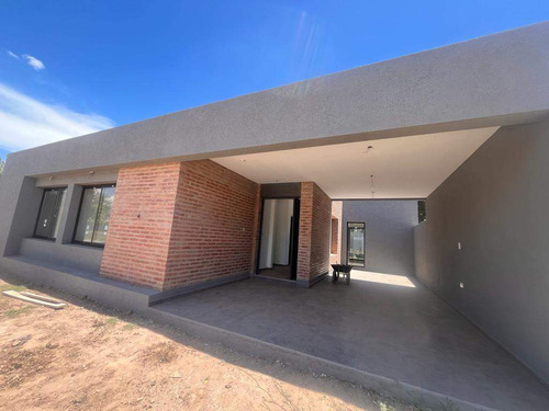 Casa 2 Dorm En Planta Baja