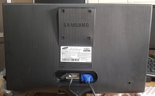 Monitor Samsung 19 S19c301f C/ Fonte E Cabo Vga Preto (Usado)