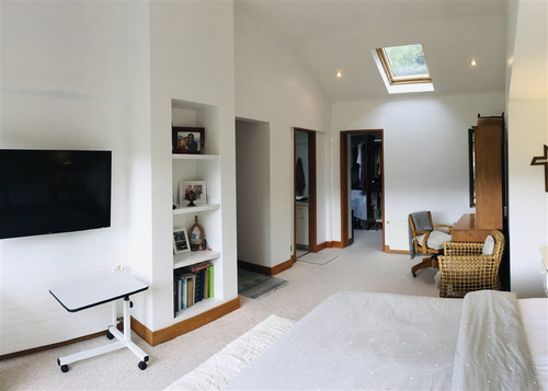 Casa En Arriendo De 6 Dorm. En Lo Barnechea