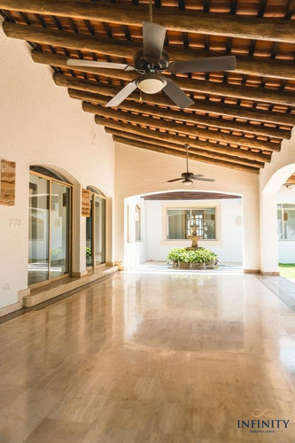 Imagen 24 de 30 de Residencia De Una Planta En Venta En Montebello - Fraccionamiento Montebello