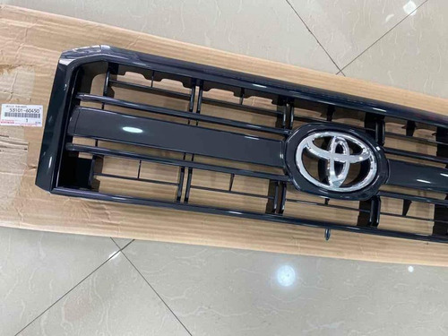 Parrilla Negra Frontal Toyota Machito 2010-2016 