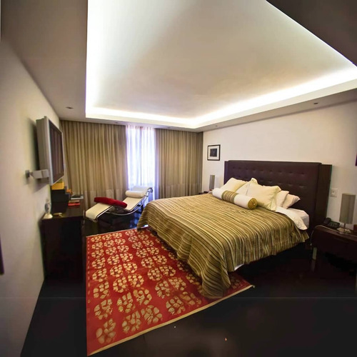 Apto - Venta Lomas De Las Mercedes 300m2 Const 20m2 Tza.
