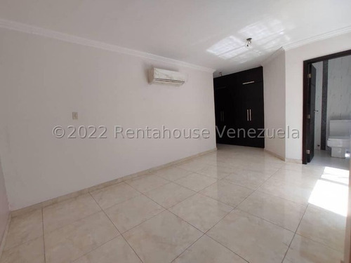 Apartamento En Venta En San Isidro Maracay Aragua 23-1894 Irrr