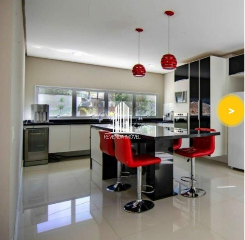 Imagem 9 de 15 de Casa Em Condomínio Fechado , Com 4 Quartos E 4 Suites , Piscina , Sala Ampla Com Pé Direito Duplo . - Al1250