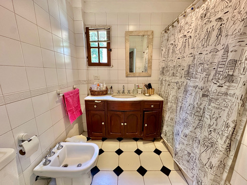 Casa - 3 Ambientes - Servicios - Excelente Ubicacion