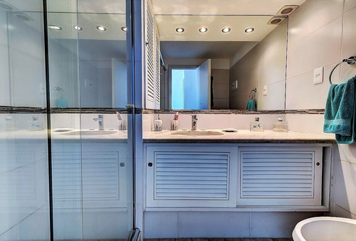 Venta De Apartamento 3 Dormitorios En Playa Mansa